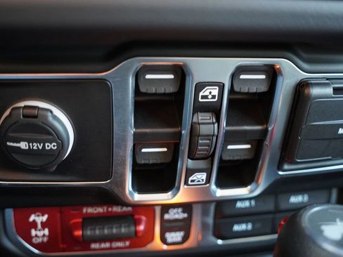 Certified 2025 Jeep Wrangler Unlimited Rubicon 4xe w/ Safety Group image 27