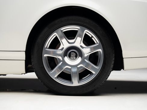 Used 2013 Rolls-Royce Phantom Drophead Coupe image 24