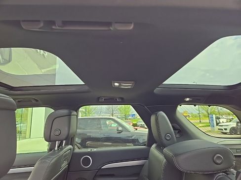 Certified 2024 Land Rover Discovery Dynamic SE image 15