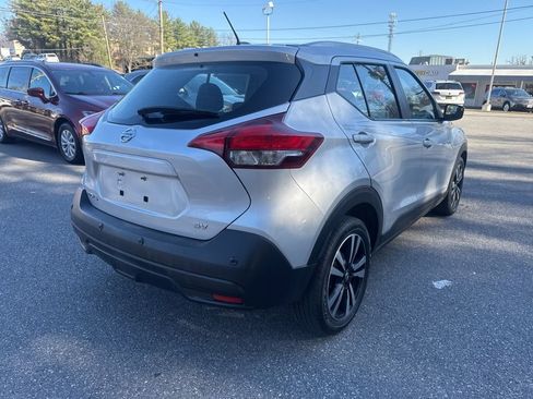 Used 2020 Nissan Kicks SV image 4