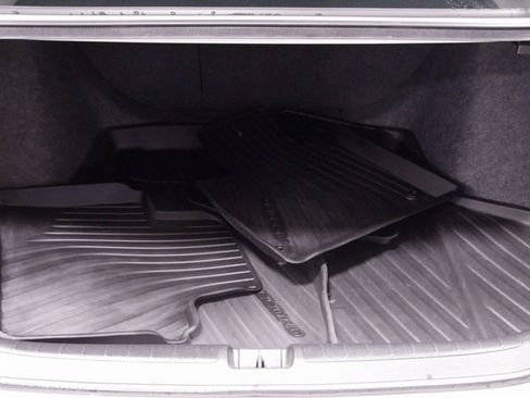 Used 2018 Honda Accord EX image 19