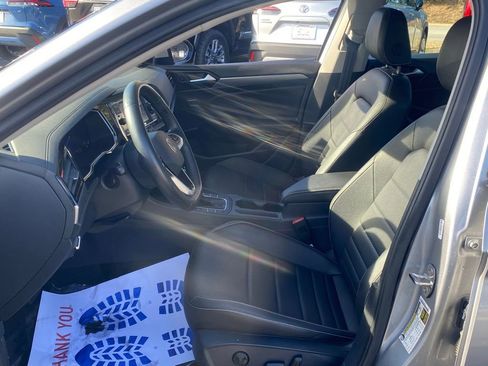 Used 2024 Volkswagen Jetta SE image 6