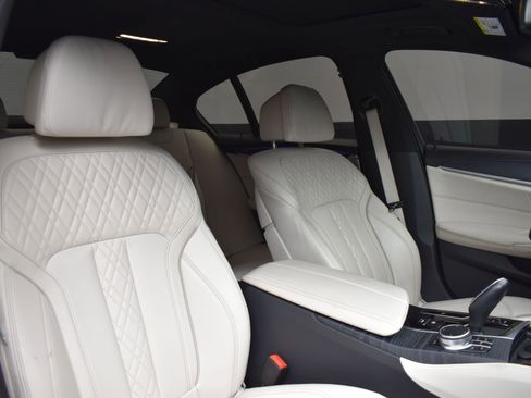 Used 2022 BMW M550i xDrive w/ Shadowloine Package image 17