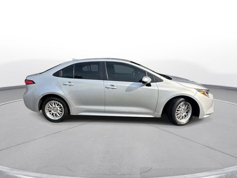 Certified 2025 Toyota Corolla LE FWD image 5