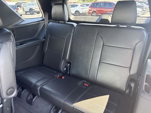 Used 2023 Chevrolet Traverse High Country AWD/4WD image 11