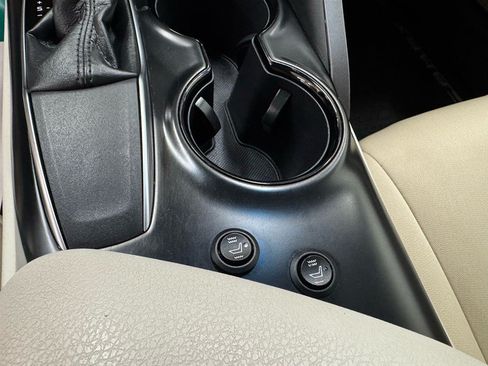 Used 2018 Toyota Camry LE FWD image 18