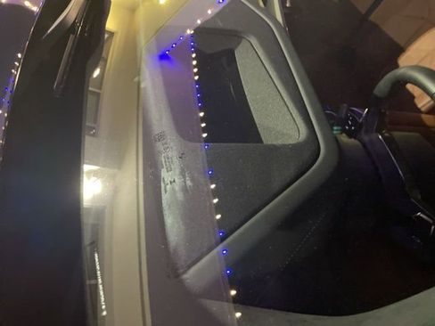 Used 2024 BMW 760i xDrive w/ Executive Package image 9