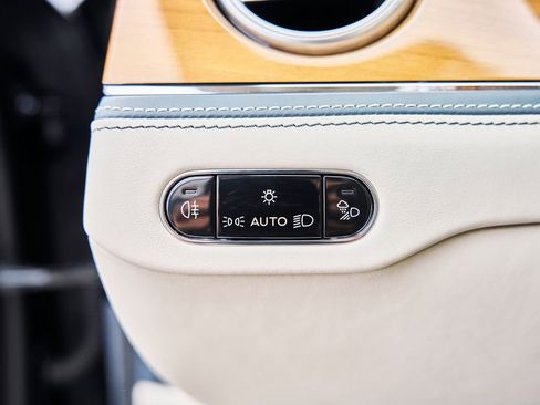 Used 2021 Bentley Flying Spur V8 AWD/4WD image 57