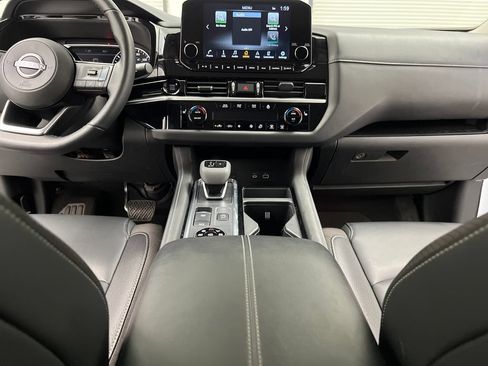 Used 2025 Nissan Pathfinder SL AWD/4WD image 46