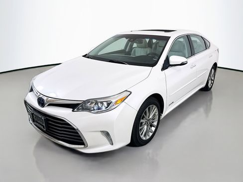 Used 2018 Toyota Avalon Limited image 3