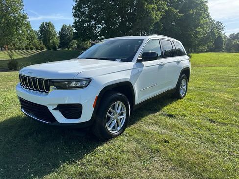 Used 2025 Jeep Grand Cherokee Laredo X AWD/4WD image 7