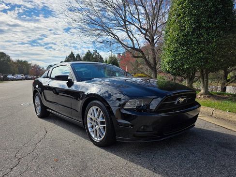 Used 2013 Ford Mustang Premium image 7