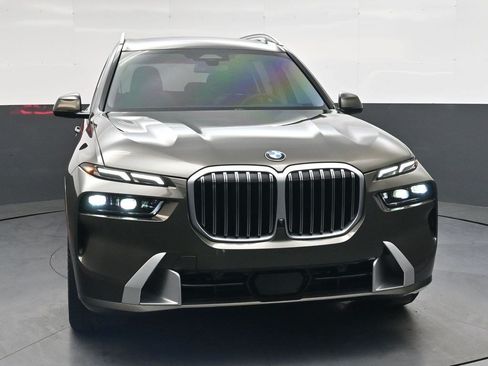 Used 2025 BMW X7 xDrive40i w/ Premium Package AWD/4WD image 9