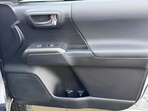 Used 2021 Toyota Tacoma TRD Sport w/ Technology Package image 29