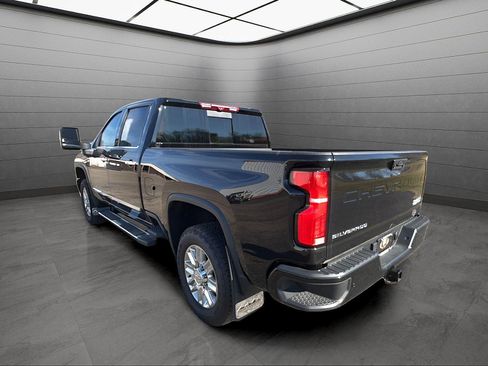 Used 2025 Chevrolet Silverado 2500 High Country w/ High Country Premium Package AWD/4WD image 25