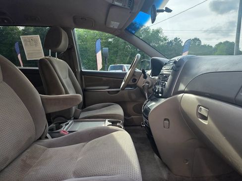 Used 2010 Toyota Sienna CE FWD image 13