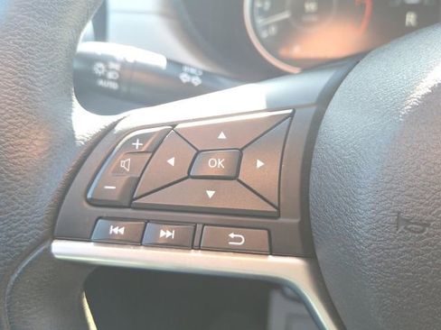 Used 2021 Nissan Versa SV image 32