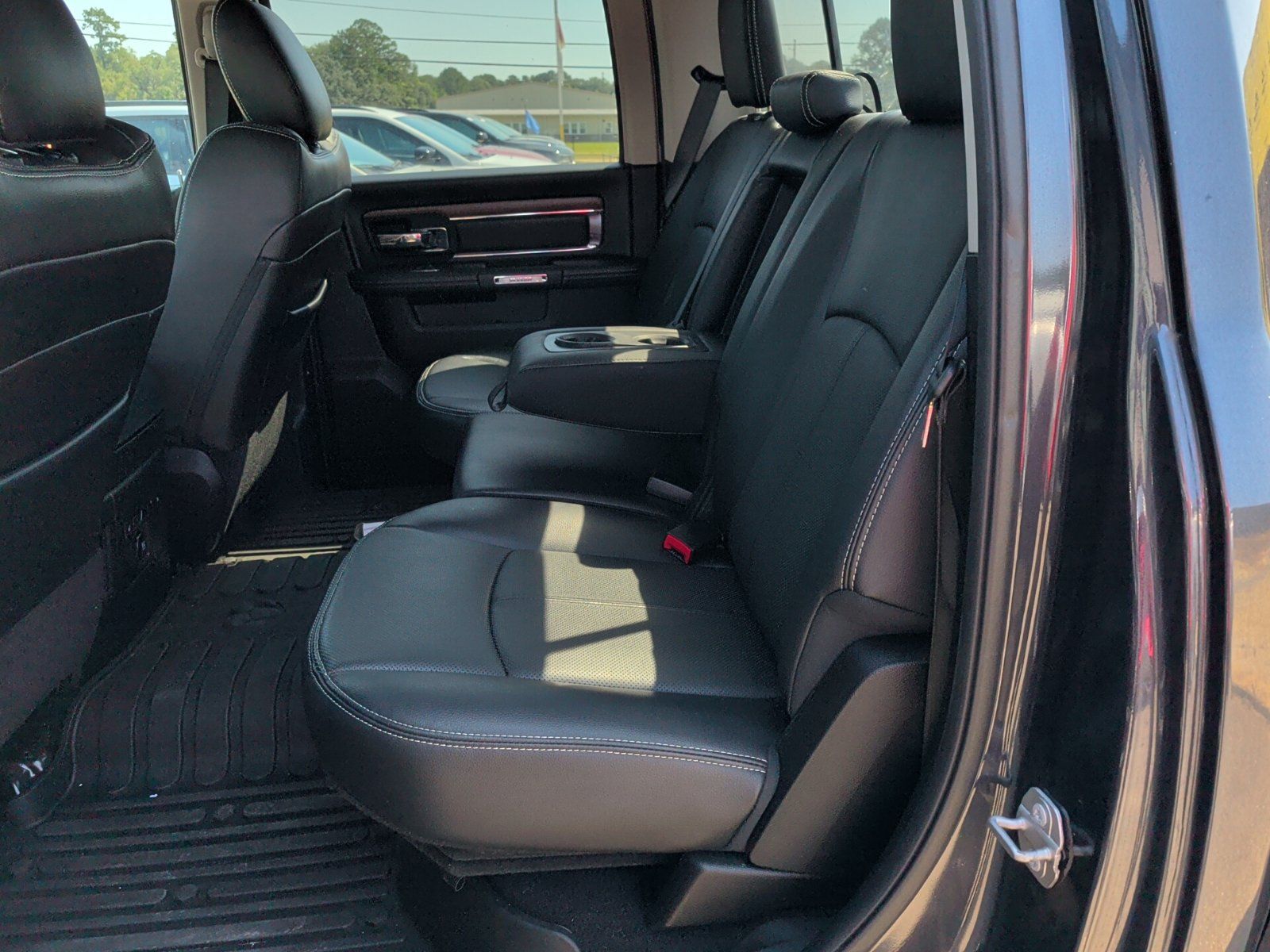 Used 2018 RAM 1500 Laramie w/ Convenience Group AWD/4WD image 3