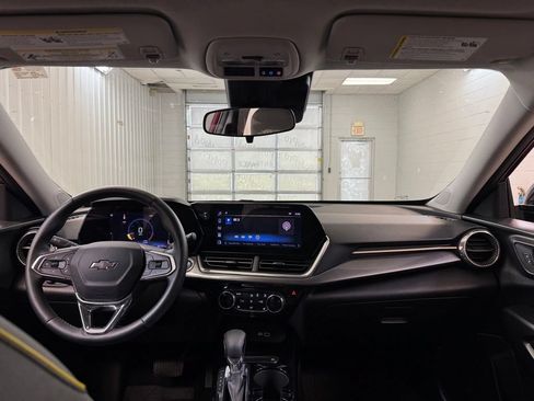 Used 2024 Chevrolet Trax ACTIV w/ Driver Confidence Package FWD image 19