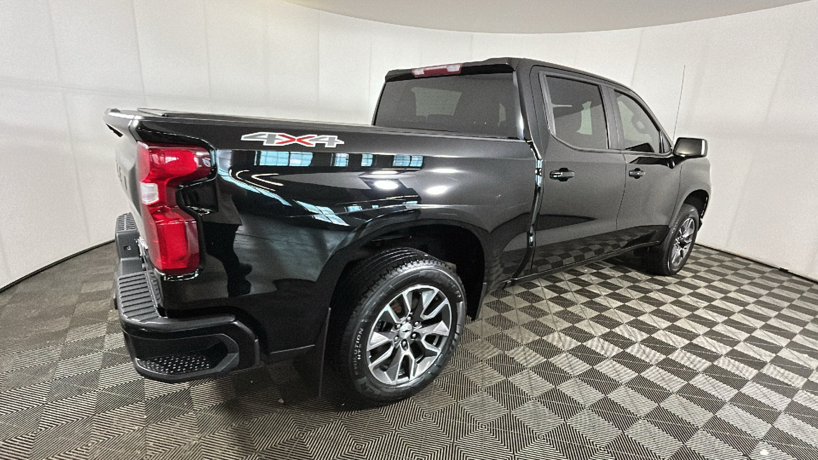 Used 2021 Chevrolet Silverado 1500 RST w/ Max Trailering Package AWD/4WD image 3