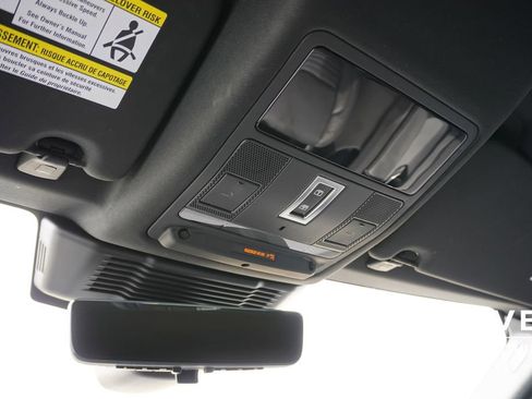 Used 2025 Land Rover Discovery Sport Dynamic SE image 16