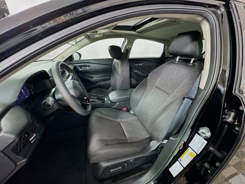 Used 2025 Honda Accord SE image 12