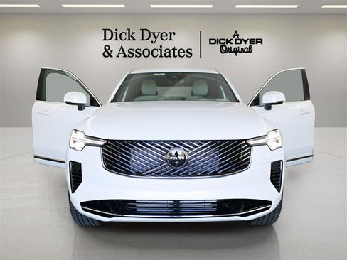 New 2026 Volvo XC90 T8 Plus image 7