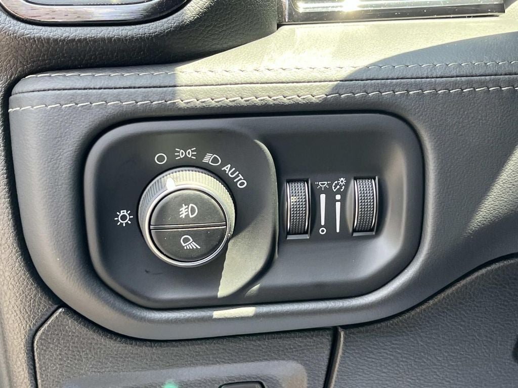 Used 2026 RAM 1500 Limited AWD/4WD image 43