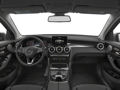 Used 2018 Mercedes-Benz GLC 300 4MATIC image 4