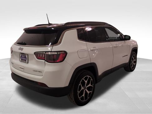 Used 2025 Jeep Compass Limited image 4