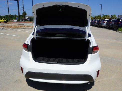 Used 2022 Toyota Corolla LE FWD image 35