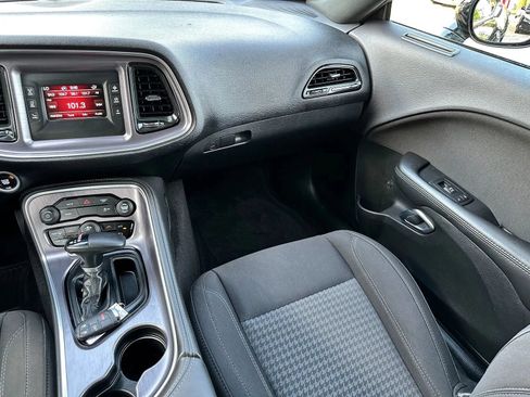 Used 2017 Dodge Challenger SXT RWD image 13