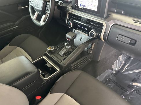 Used 2025 Toyota Tacoma TRD Sport image 15