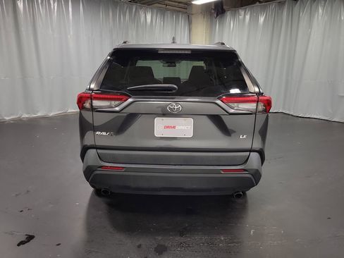 Used 2020 Toyota RAV4 LE image 7