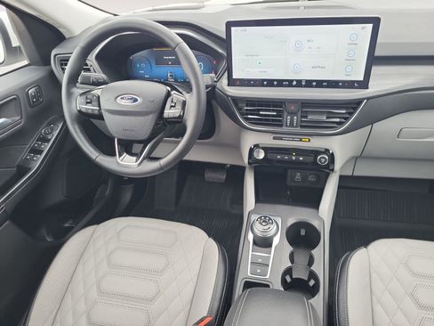 Used 2024 Ford Escape PHEV w/ PHEV Premium Package image 11