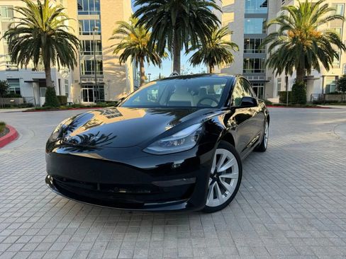 Used 2023 Tesla Model 3 Standard Range RWD image 3
