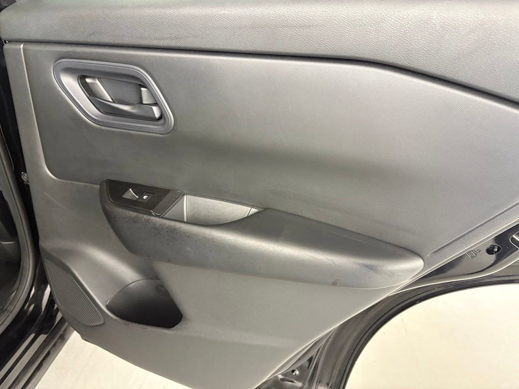 Used 2024 Nissan Rogue S FWD image 36