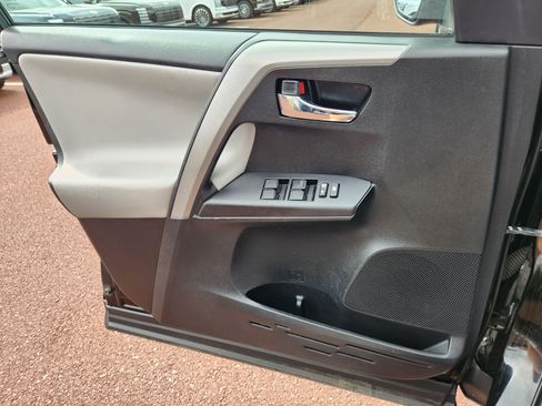 Used 2018 Toyota RAV4 XLE AWD/4WD image 23
