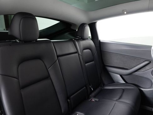 Used 2021 Tesla Model Y Long Range image 24