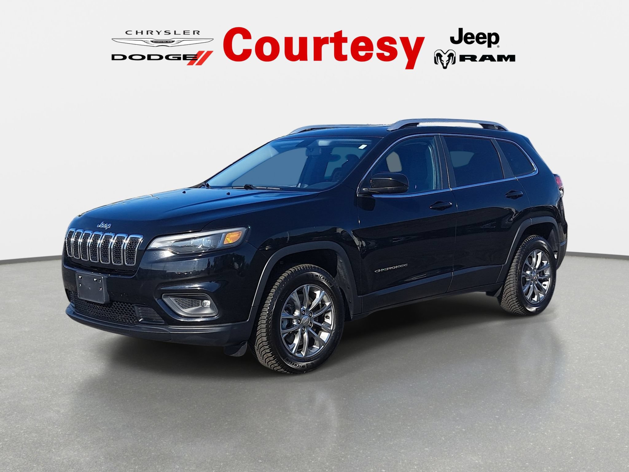 Used 2019 Jeep Cherokee Latitude Plus w/ Cold Weather Group AWD/4WD image 8