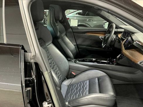 Used 2023 Audi e-tron GT Premium Plus image 10