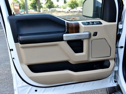 Used 2015 Ford F150 Lariat image 30