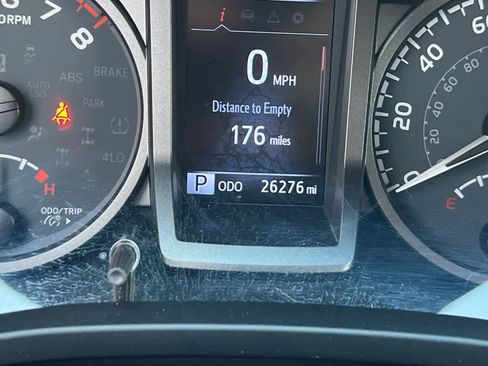 Used 2020 Toyota Tacoma TRD Off-Road w/ Technology Package AWD/4WD image 23