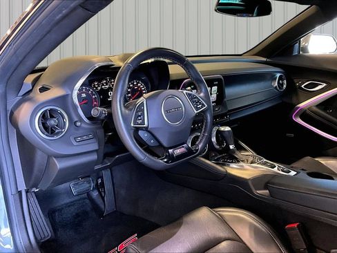 Used 2018 Chevrolet Camaro SS RWD image 4