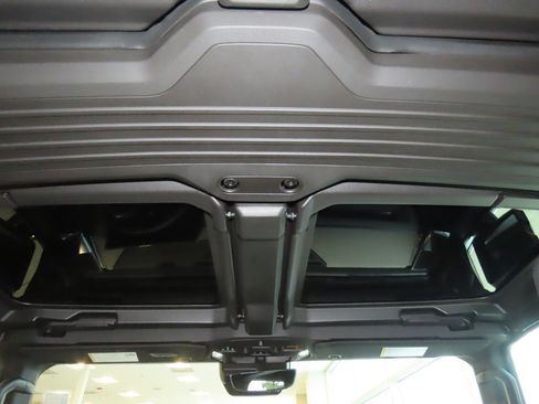 Used 2026 GMC Hummer EV SUV w/ LPO, Dark Essentials Package AWD/4WD image 19