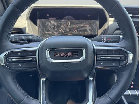 Used 2025 GMC Terrain Elevation AWD/4WD image 12
