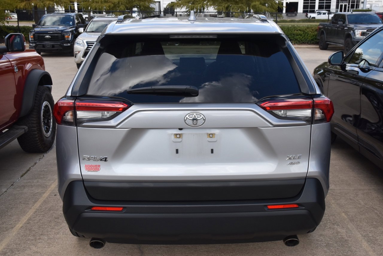 Used 2020 Toyota RAV4 XLE Premium AWD/4WD image 6