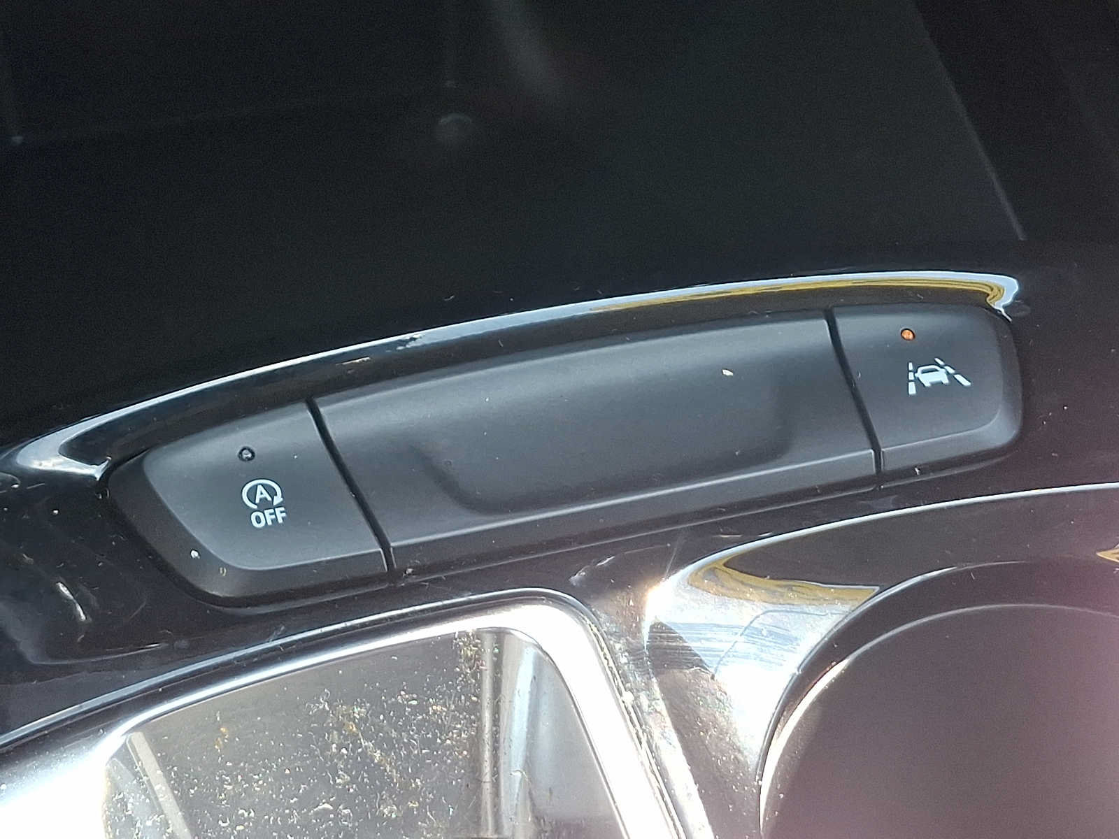 Used 2025 Chevrolet Trax LT FWD image 23