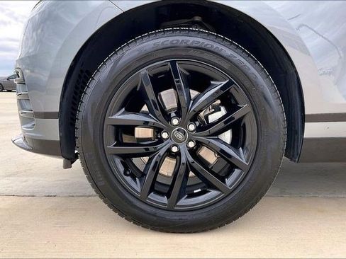 Used 2025 Land Rover Range Rover Velar Dynamic SE image 9