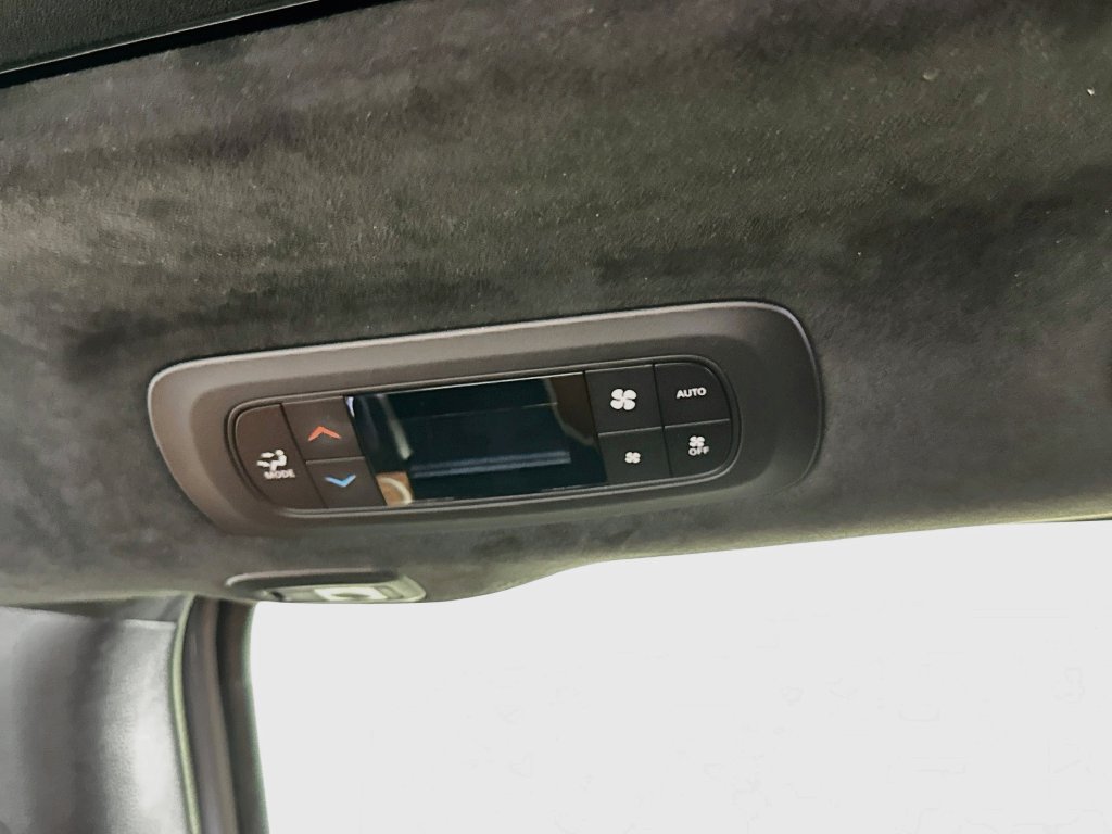 Used 2024 Chrysler Pacifica Pinnacle w/ Trailer Tow Group FWD image 39